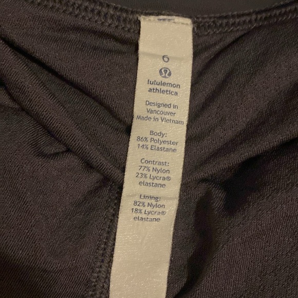 Lululemon graphite short 2.5 inch - Picture 4 of 4